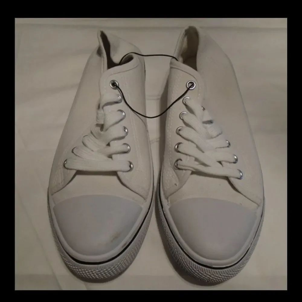 BRAND NEW CHARLOTTE RUSSE ROUND TOE SLIP-ON SNEAKER - Picture 6 of 15